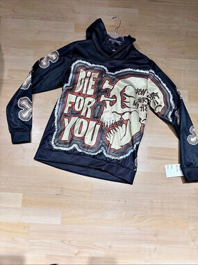 Graphic Long Sleeve Shirt in Black & Red Like New